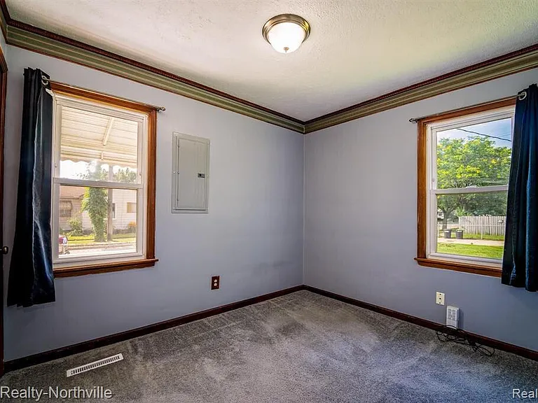 17405 Anne Ave — Photo 8