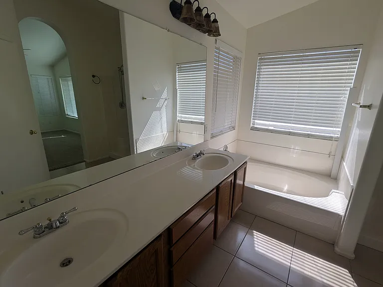 2682 S Santa Anna St — Photo 16