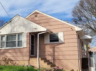 44 Vernon St, Stratford, CT 06615