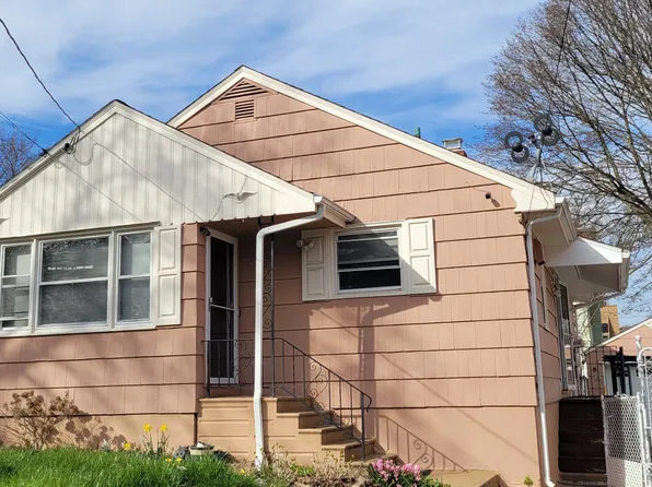 44 Vernon St, Stratford, CT 06615
