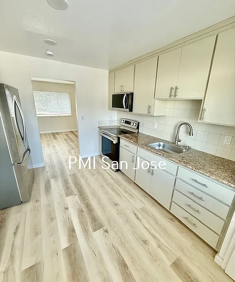 856 Monroe St - Kitchen_01302026