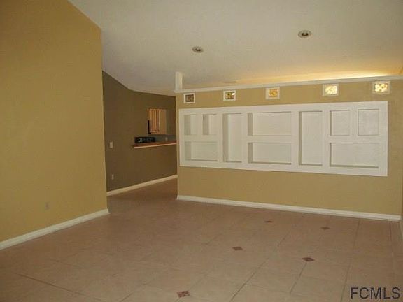 3rd image of 18 White Oak Ln