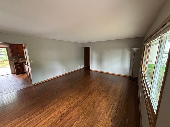 5th image of 397 Lovell Ave