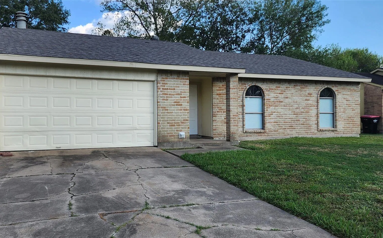 3 bed, 2.0 bath, 1404 sqft, $1,650 — Photo 2