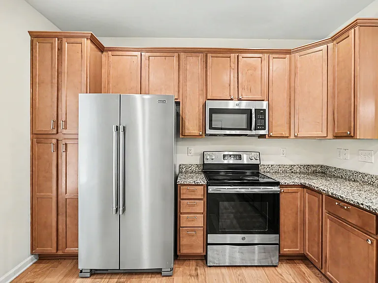 10420 Benfield Rd — Photo 11