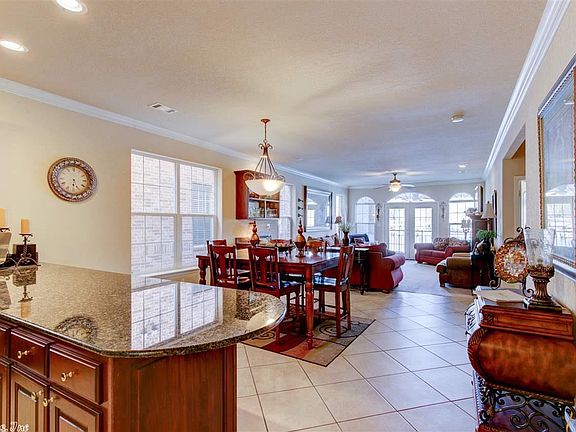 3rd image of 451 Lakeland Dr #1
