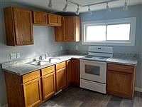 3rd image of 715 1/2 Lansing Ave
