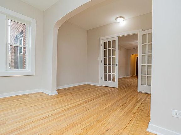 3rd image of 3607 N Oakley Ave #2R