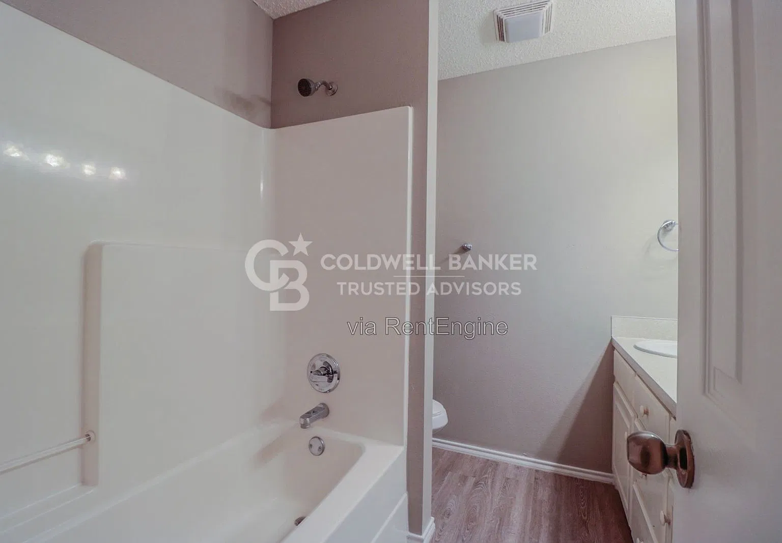2 bed, 2.0 bath, 981 sqft, $1,075 — Photo 3