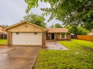 917 Cottonwood Trl, Benbrook, TX 76126
