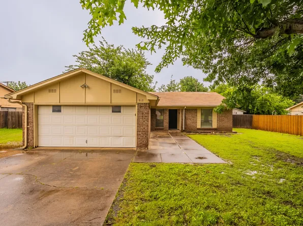 917 Cottonwood Trl, Benbrook, TX 76126