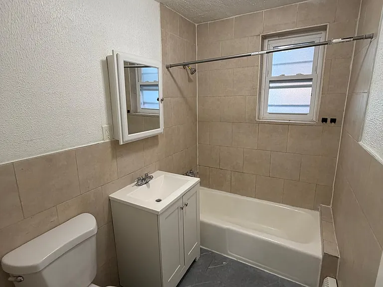 479 Roseville Ave #6 — Photo 5