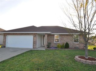 5233 S Honeysuckle Ln, Battlefield, MO 65619