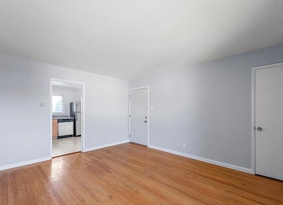 5th image of 1271 Parkington Ave