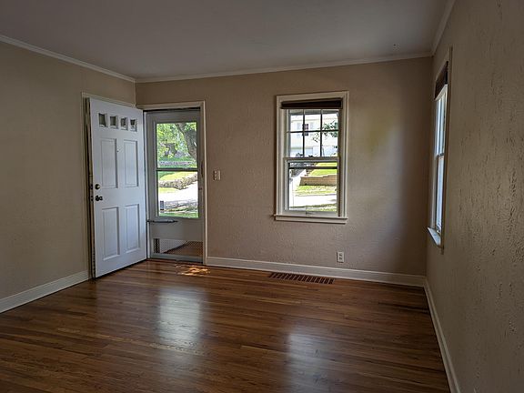 4th image of 1347 S 52nd Ave
