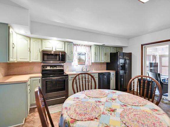 4th image of 761 Larkspur Dr