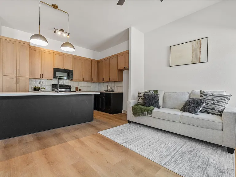 4214 Clover St — Photo 11