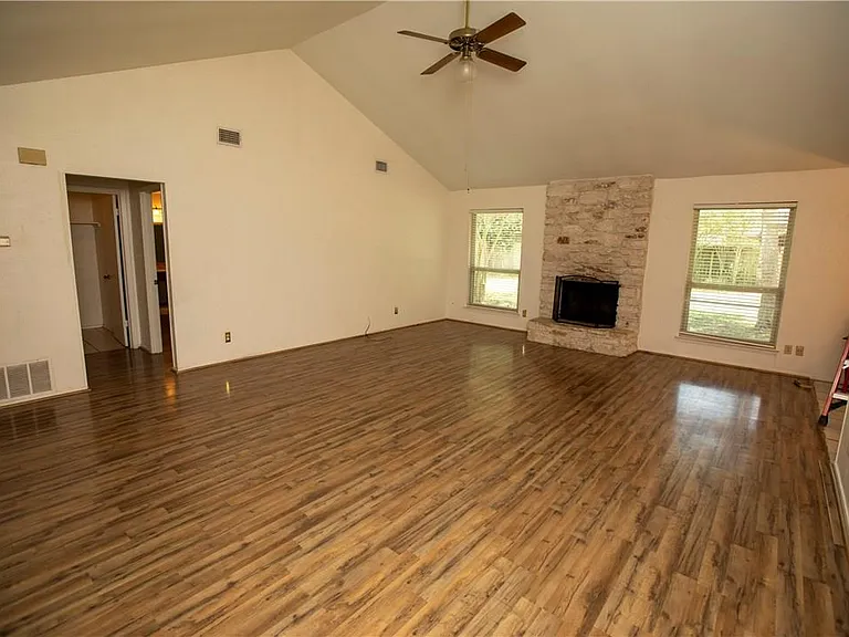 4913 Wing Rd — Photo 3