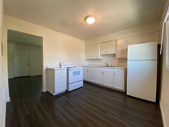 3rd image of 1712 W Gardner Ave Unit 301