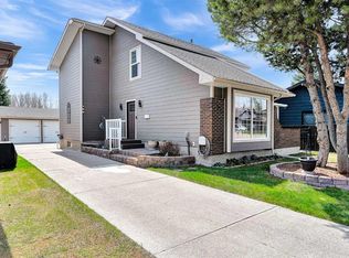 288 S Deer Run Cres SE, Calgary, AB T2J 5N5