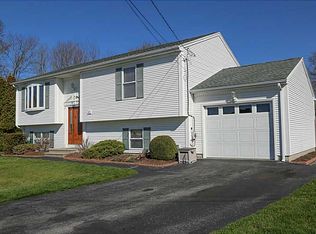 41 Wild Flower Cir, Warwick, RI 02889