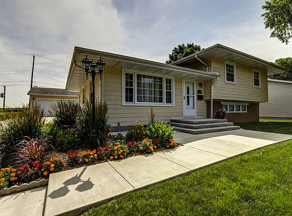 2nd image of 1103 Poplar Ln