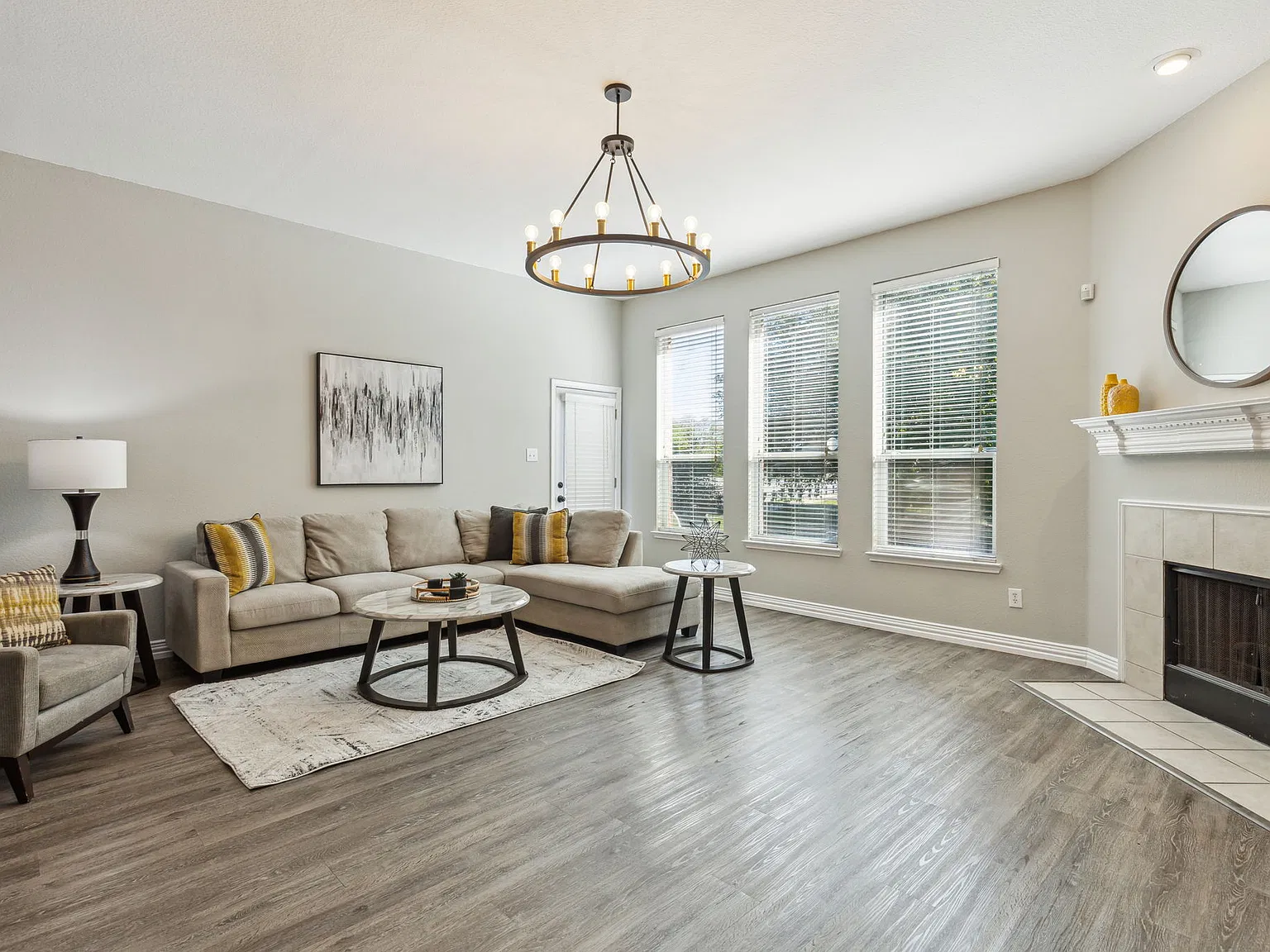 4 bed, 2250 sqft, $8,035 — Photo 4