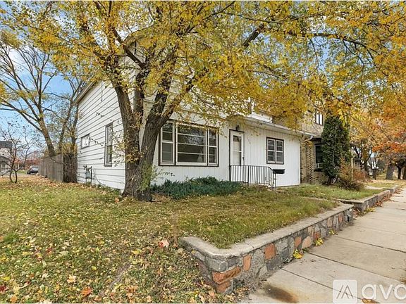 3rd image of 106 15th Ave S