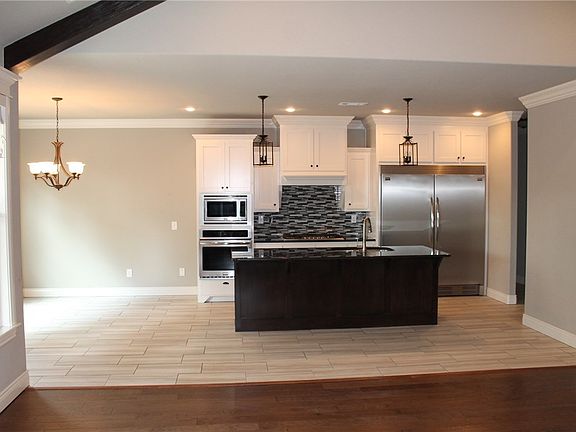 2nd image of 1730 Helen Ln