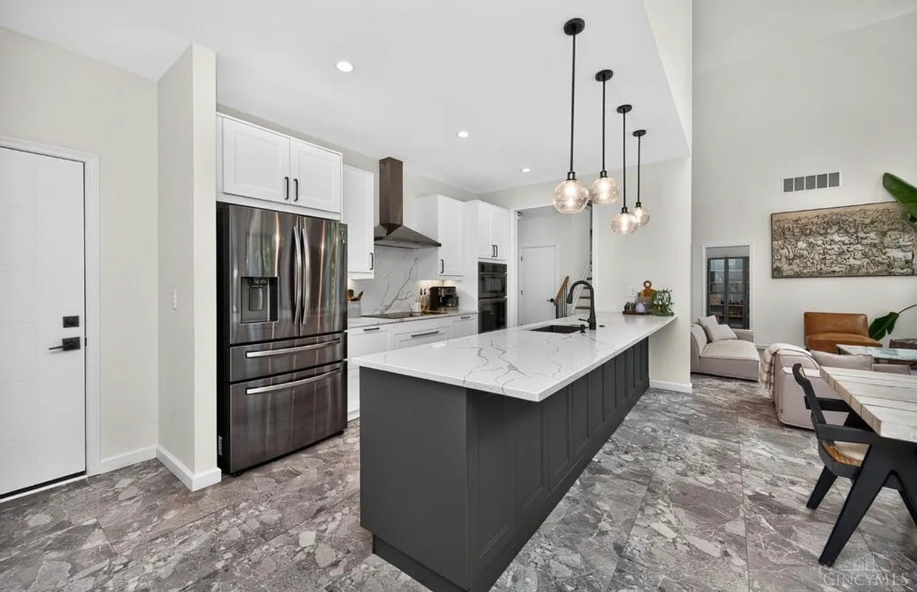 4 bed, 3977 sqft, $4,500 — Photo 3