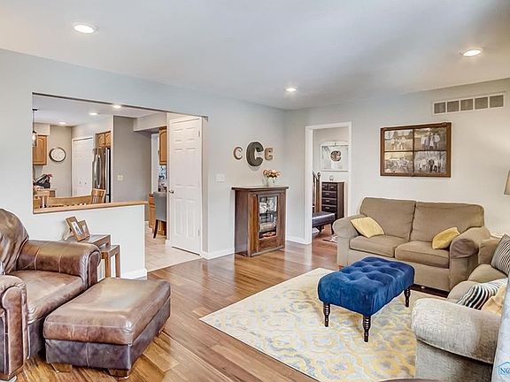 4th image of 479 W Truman St