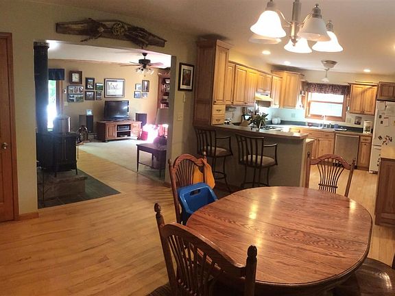 5th image of 115 E White Bear Dr