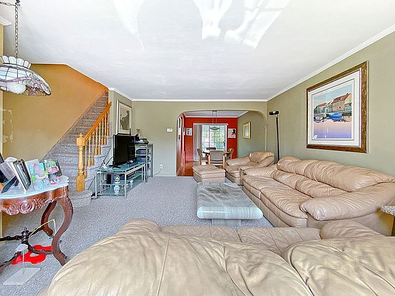 3rd image of 7531 Furmanville Ave