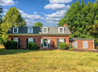 27 Pinewood Dr, Carbondale, IL 62901