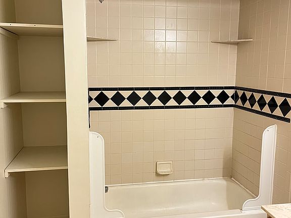 5th image of 9124 W Smith St