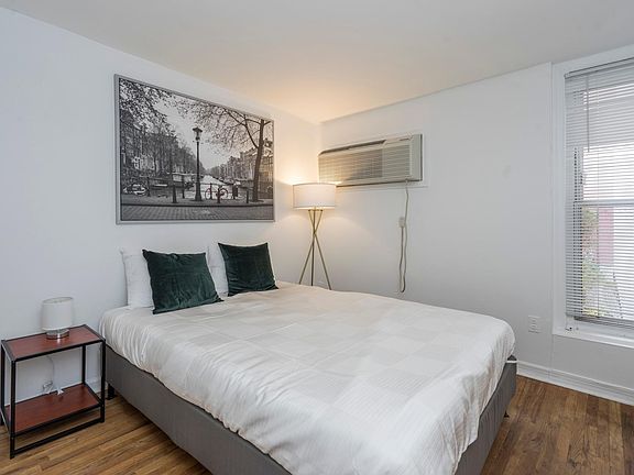 3rd image of 1413 Lombard St APT 2