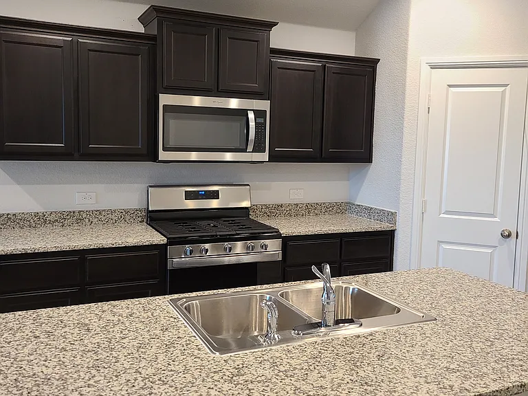 2221 Myrtle Beach Dr — Photo 7
