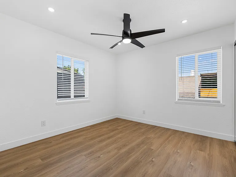 895 Riverlawn Ave #B — Photo 19