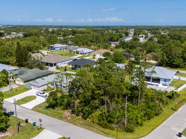 5489 NW Brent Court, Port St Lucie, FL 34986