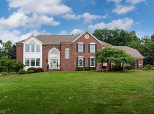 17 Shy Creek Rd, Pittstown, NJ 08867
