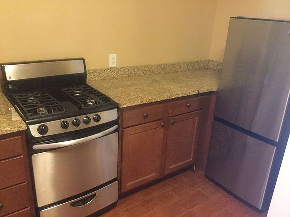 3rd image of 2288-2290 N High St #3