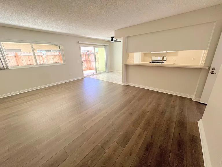 18912 Valley Cir #B — Photo 1