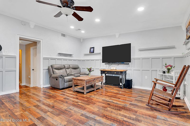 5th image of 11 Grant Street
