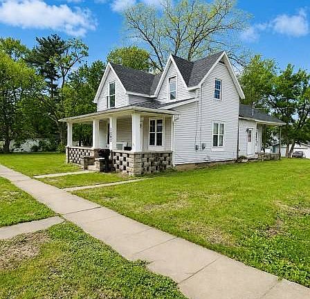 2nd image of 1085 Davis St