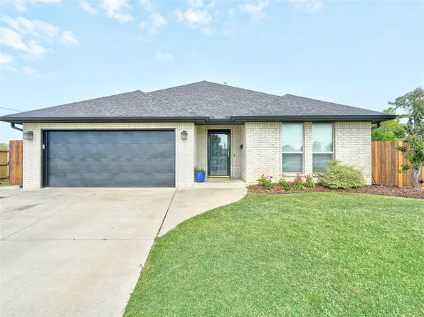 125 SW 7th St, Moore, OK 73160