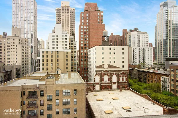 Sold by Sotheby's International Realty | media 23