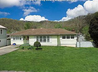 213 2nd St, Madison, WV 25130