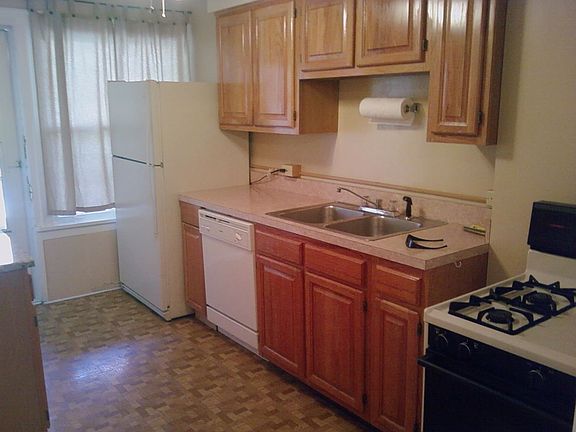 4th image of 12936 Clifton Blvd APT 4