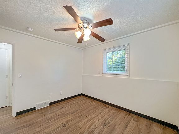 3rd image of 102 N Riverside Dr #A