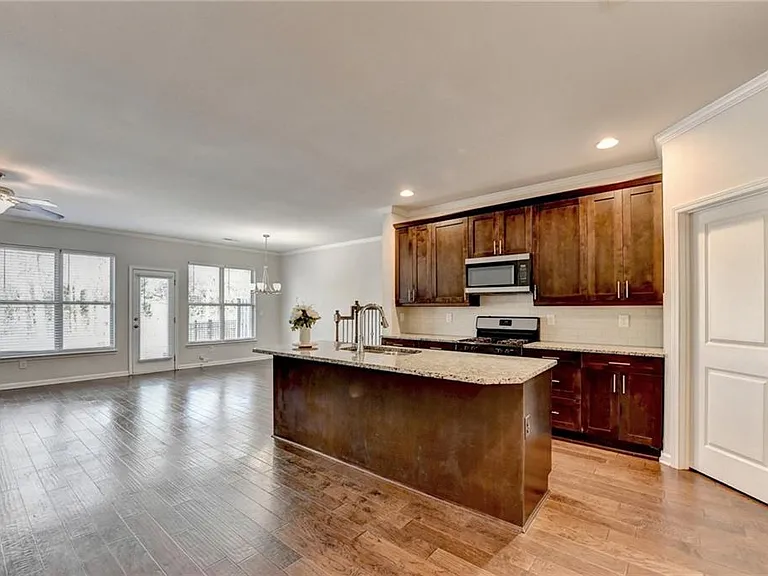 5535 Lightheart Ct — Photo 6